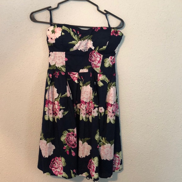 Dress - Picture 1 of 2